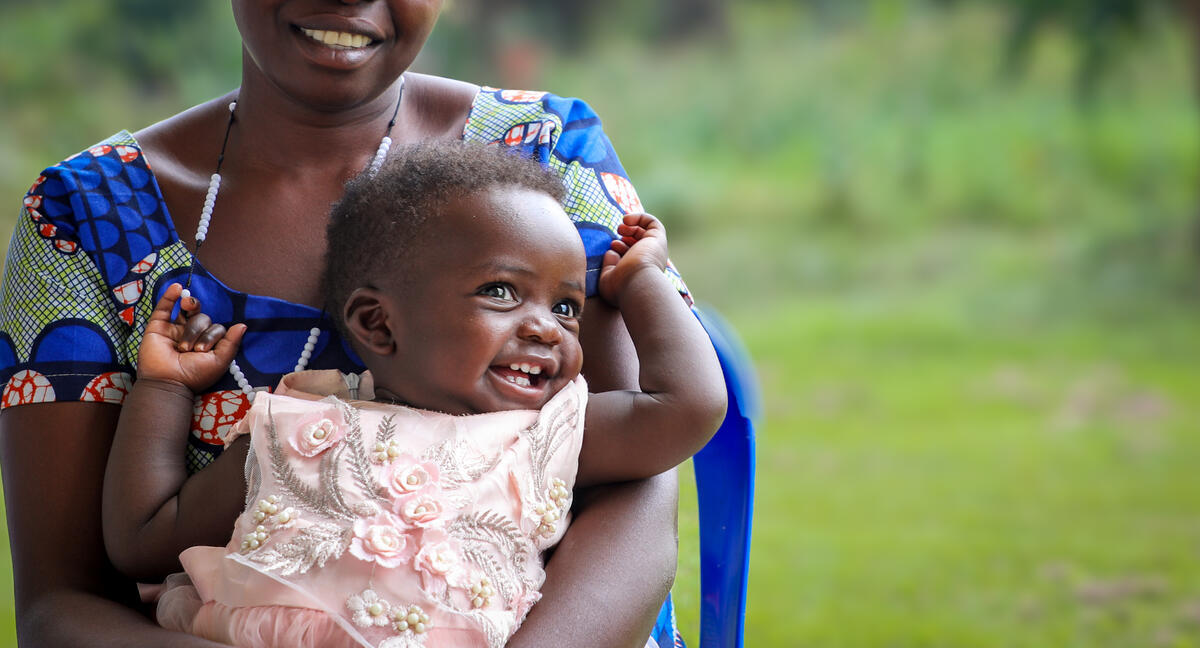 Ugandan child and mother receive expert care from health centre