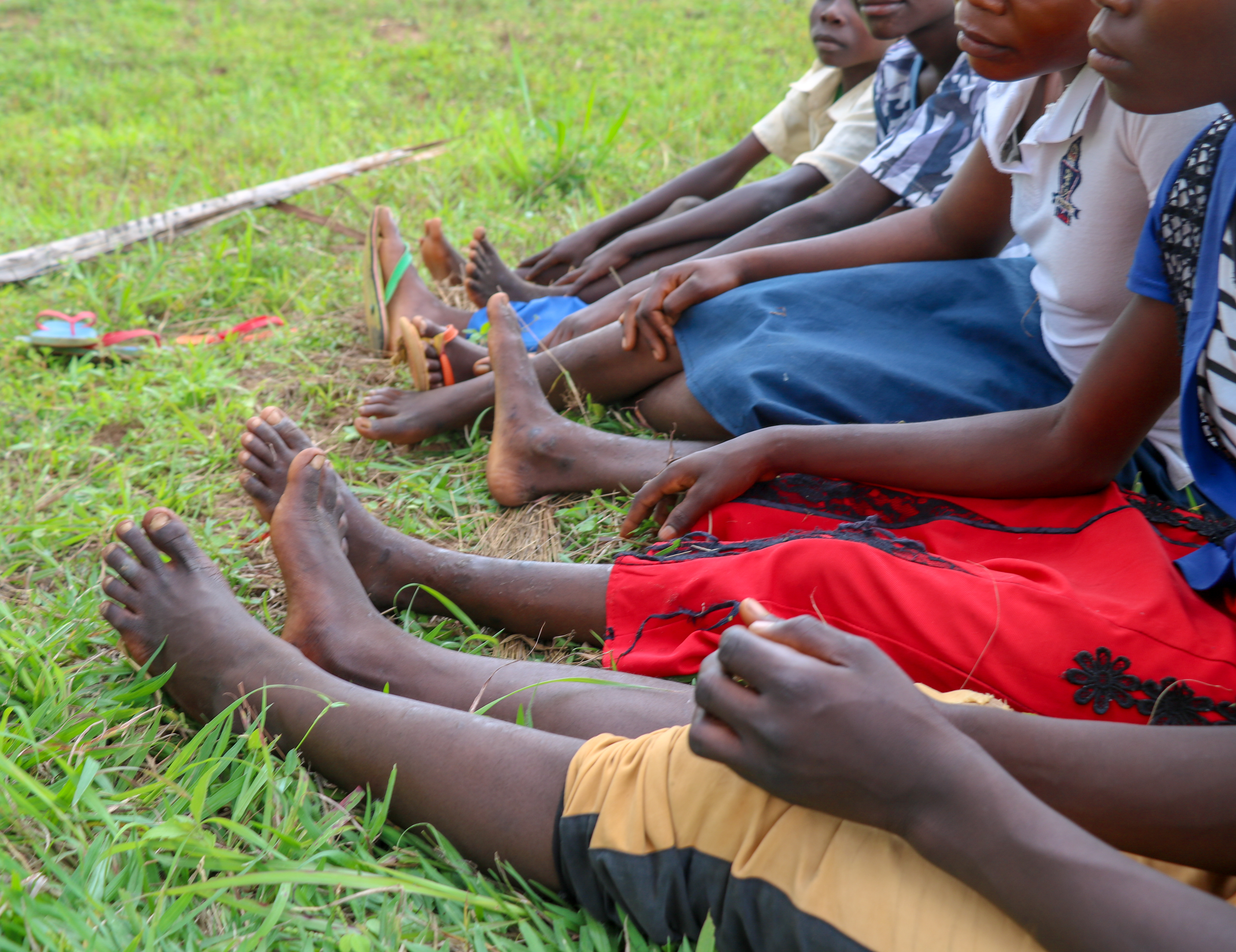 Children sitting next to each other on the ground